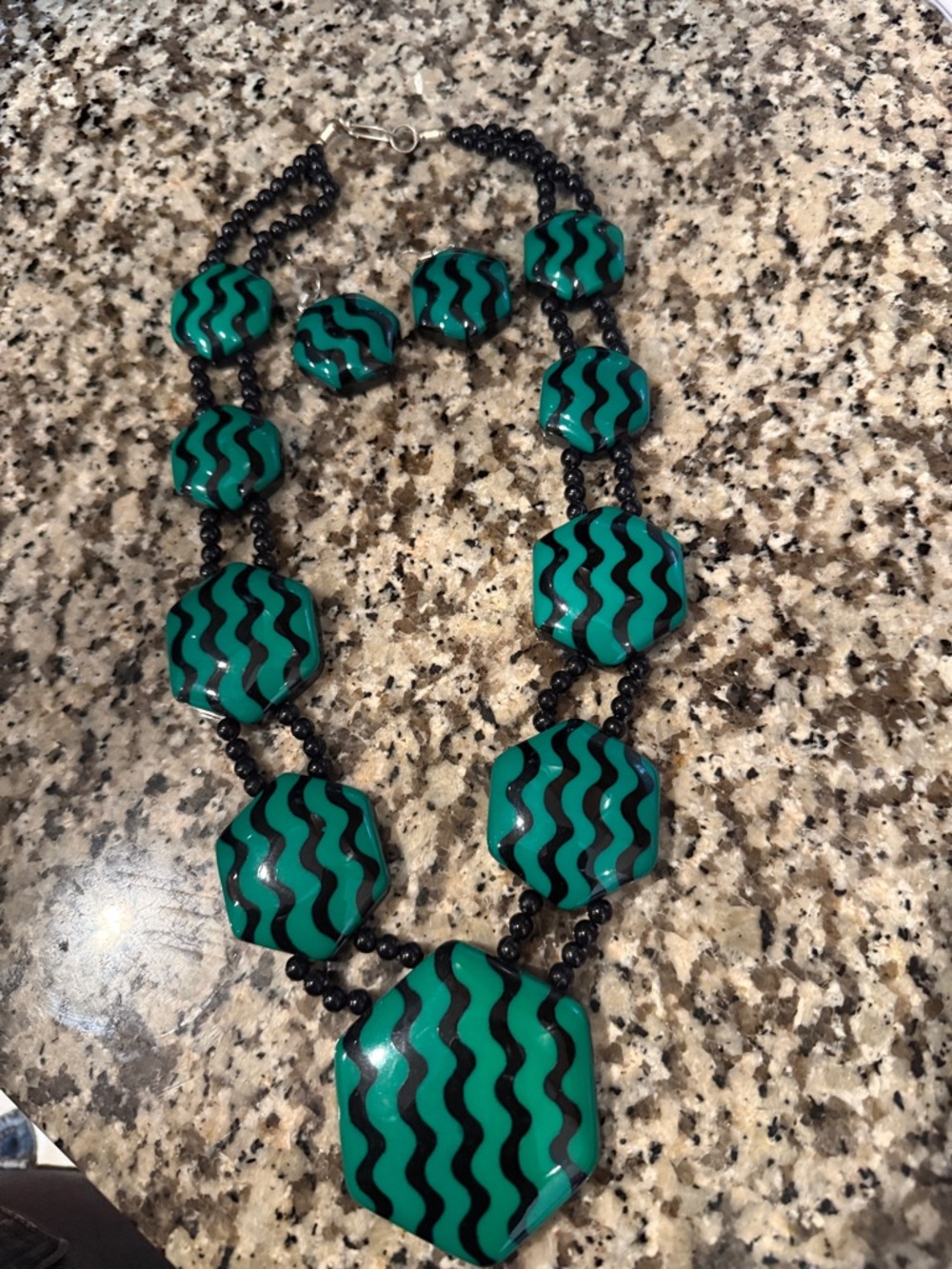 Green and Black Wave Bead Statement Necklace - Women Jewelry